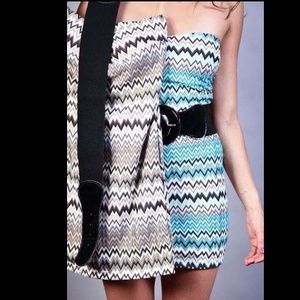👗Sleeveless Zig Zag Print Dress with Belt👗